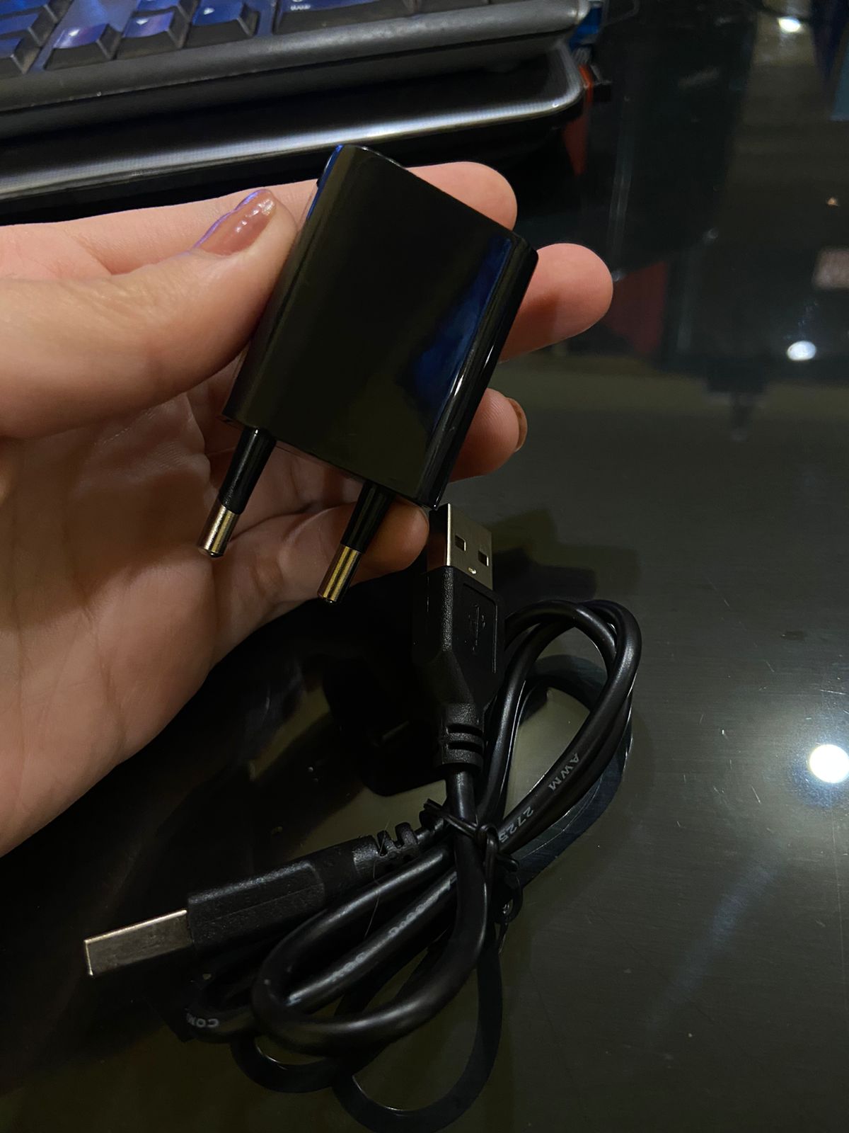 Mini Cámara Espía Oculta en Cargador de Celular (720p)