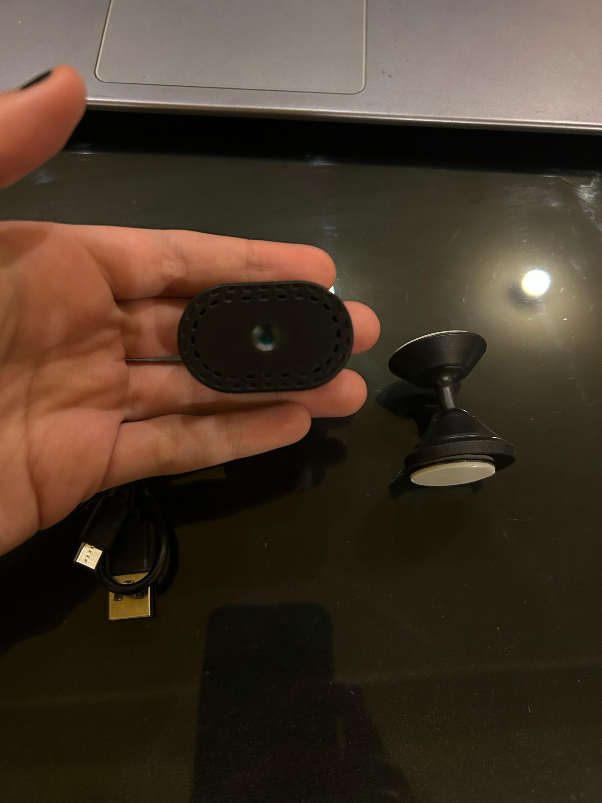 Mini Cámara Inalámbrica WiFi con Soporte (1080p)